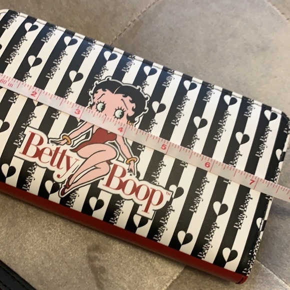 Betty Boop black and white wallet wristlet, new - Picture 8 of 9